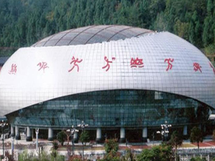 二连浩特体育中心球形网架加工安装